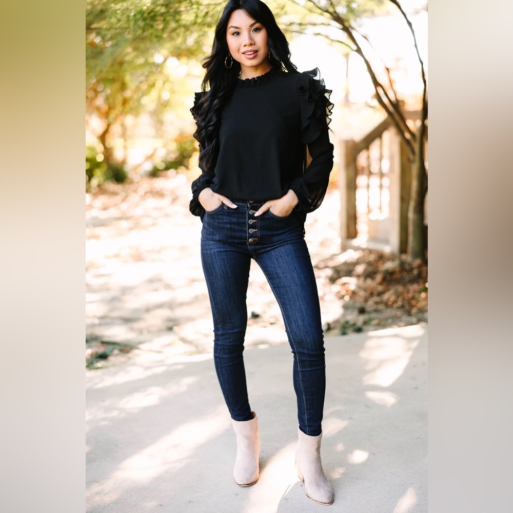 💕❤️Black Ruffled Blouse❤️💕 - Picture 2 of 3